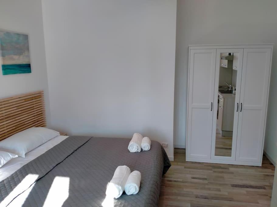 Suite Room Malpensa B&B Cardano Al Campo Exterior foto
