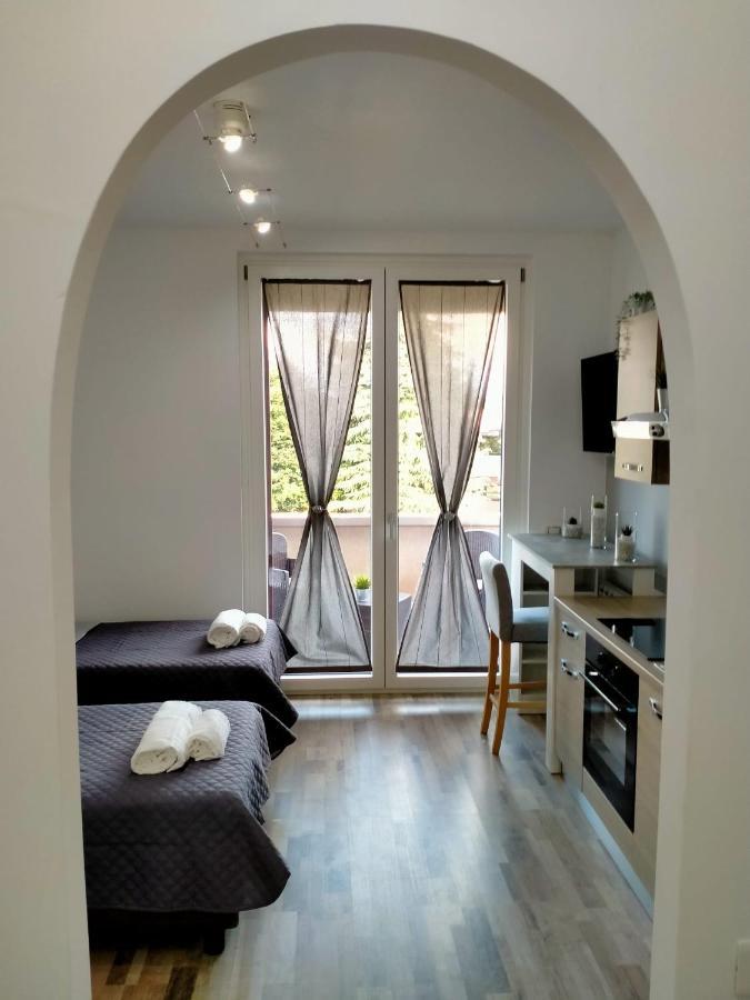 Suite Room Malpensa B&B Cardano Al Campo Exterior foto